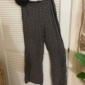 BRANDY MELVILLE Vintage, Floral Print Flowy Pants!